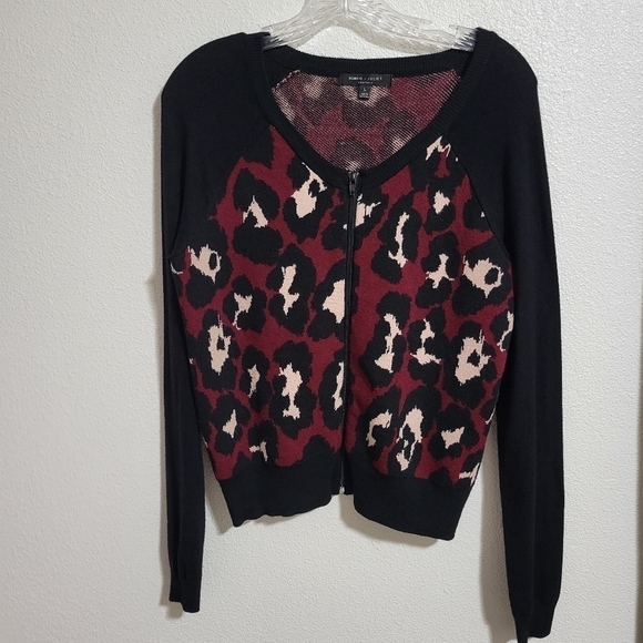 Romeo and Juliet Couture zip up sweater cheetah print size Large - Picture 1 of 11